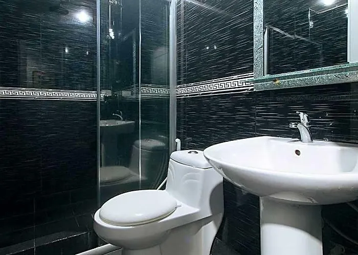 Reddoorz At Tjmg By Bel Air Polaris Makati Manila